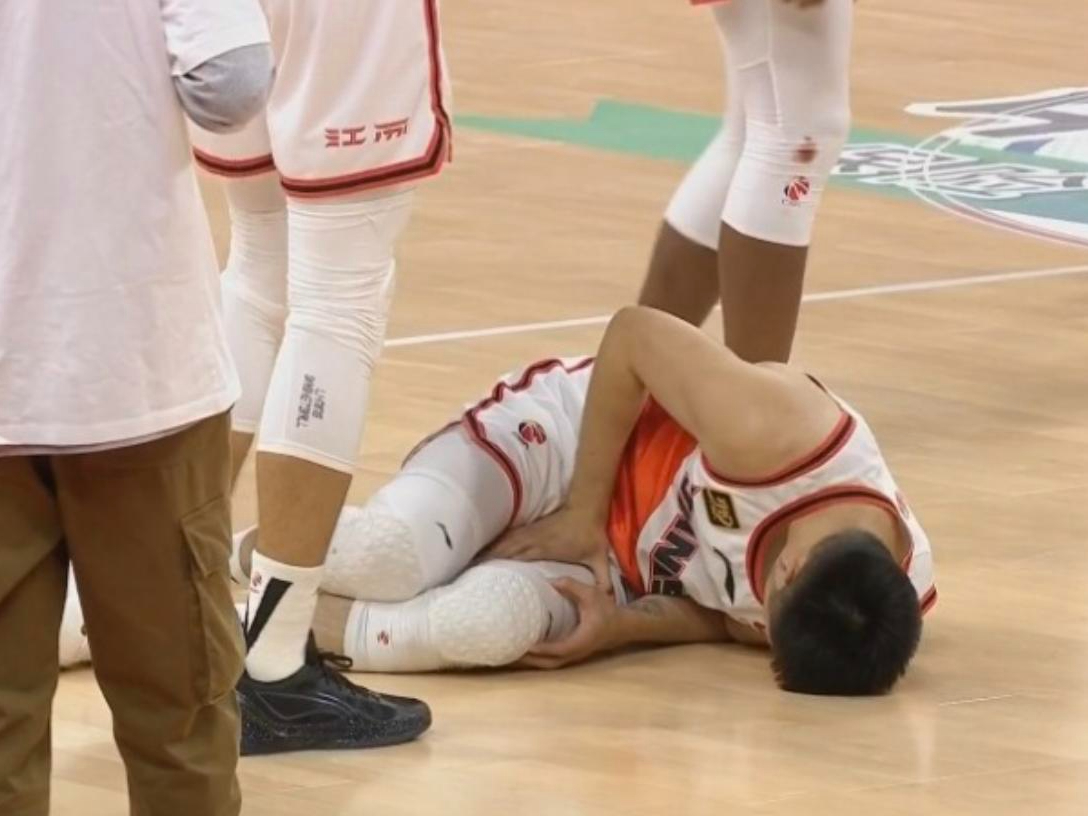 鹈鹕队球员因脚伤缺席下一场比赛的简单介绍 鹈鹕队球员因脚伤缺席下一场比赛的简单介绍