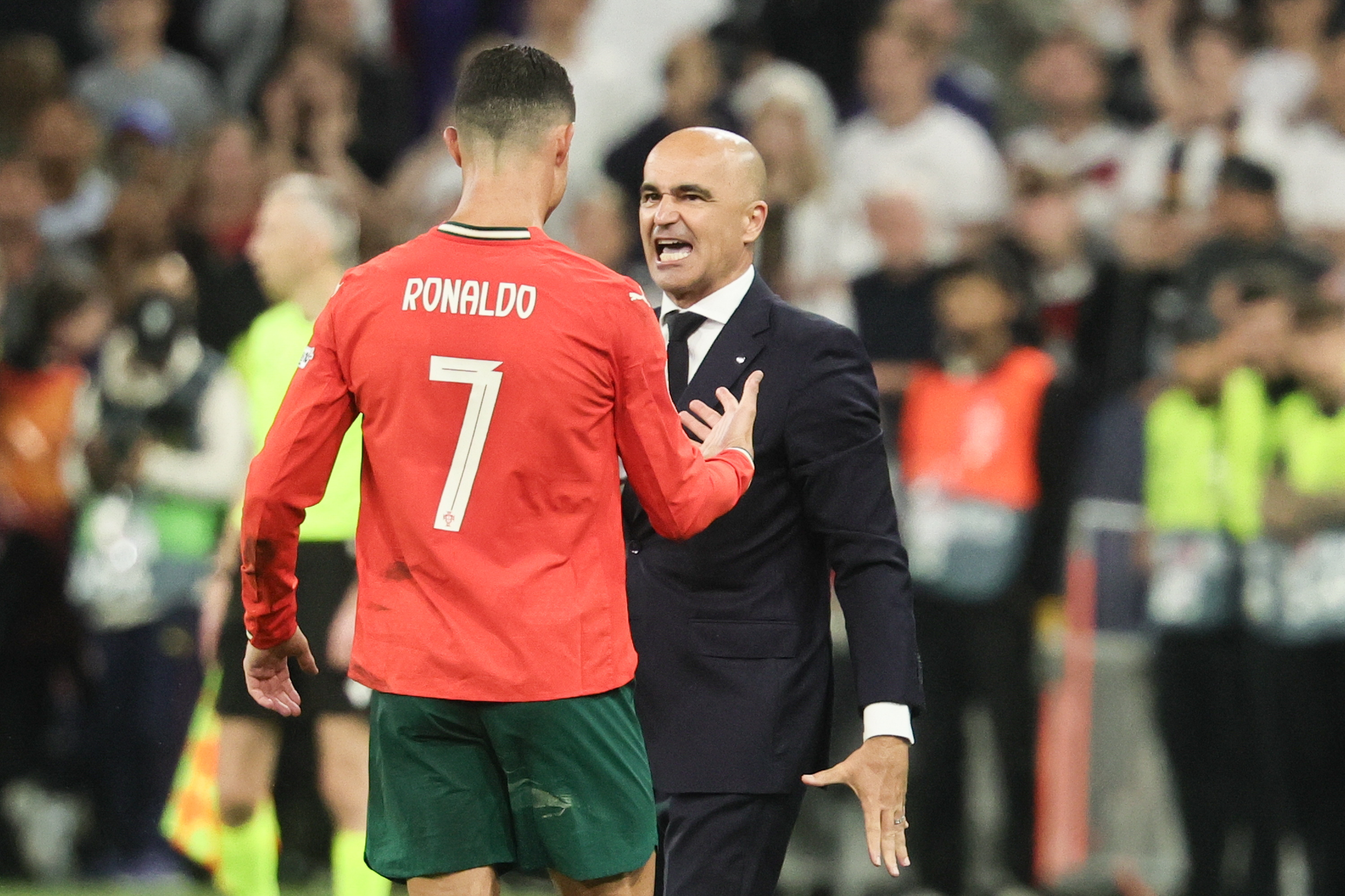 葡萄牙队士气高涨，领先晋级八强的道路的简单介绍