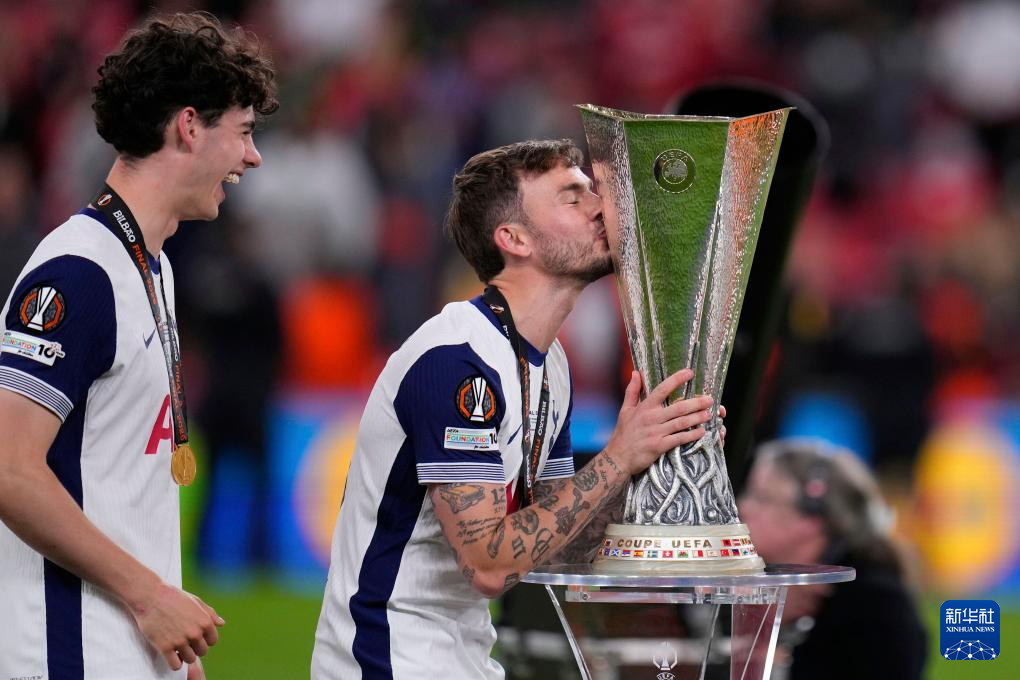 关于欧预赛中球员们奋力拼搏，为荣誉而战的信息