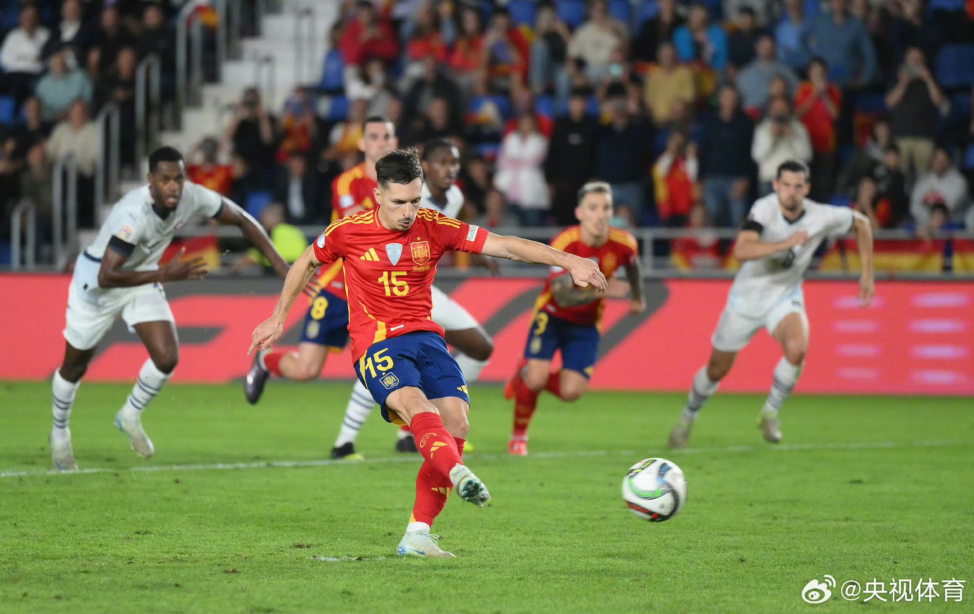 奥地利国家队在激烈比赛中晋级半决赛 奥地利国家队在激烈比赛中晋级半决赛