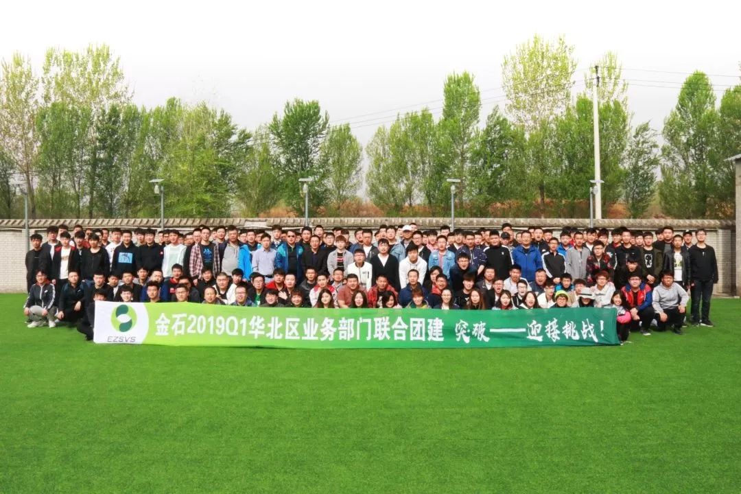 教练团队思考战术,调整阵容迎接挑战 教练团队思考战术,调整阵容迎接挑战