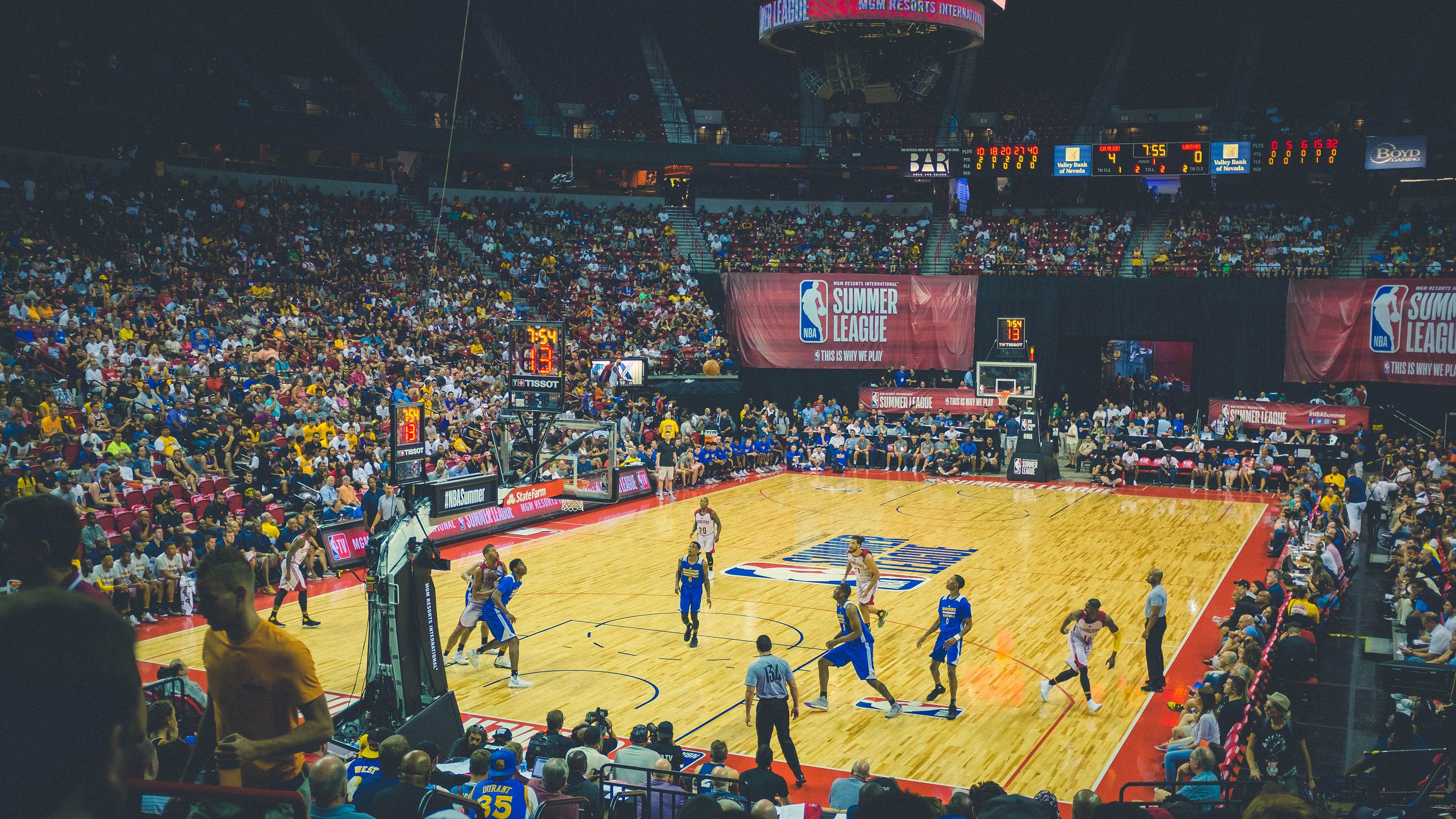 篮网横扫山西队，文班亚马在NBA季后赛接管比赛，跨越时空的统治力